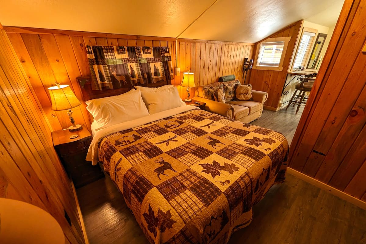 Standard Cabin #5 | Individually furnished, free WiFi, bed sheets
