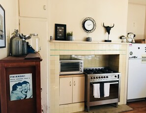 Fridge - 1940’s charm, free WiFi, Sebastopol, Ballarat,Victoria  (Sebastopol)