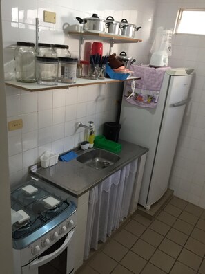 Kühlschrank, Ofen, Herdplatte, Mixer