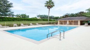 A heated pool - The Blue Flamingo Lake House Near Disney (Kissimmee)
