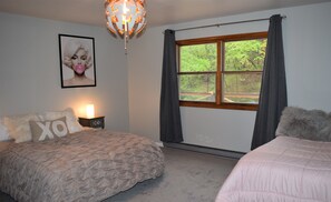 4 bedrooms, iron/ironing board, travel cot, free WiFi - Birch Creek Mountain House (Big Indian)