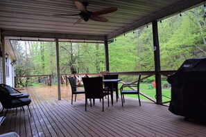 Outdoor dining - Birch Creek Mountain House (Big Indian)