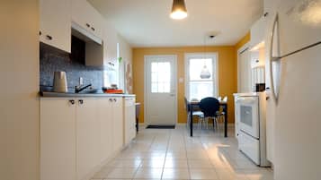 Frigorífic, microones, forn i placa de cuina