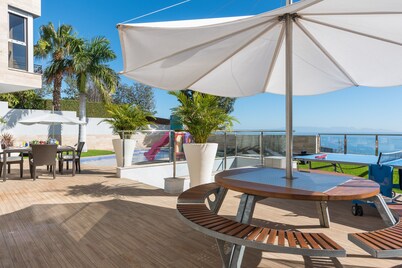 Villa with Sea Views, Pool, Gym, Cinema - HomeForGuest