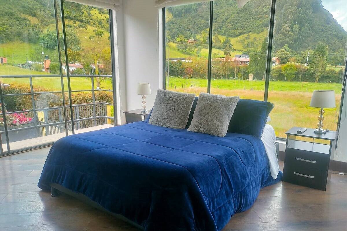 Panoramic Suite, 1 Double Bed, Non Smoking, Mountainside | 1 bedroom, individually decorated, free WiFi, bed sheets