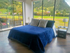 Panoramic-Suite, 1 Doppelbett, Nichtraucher, Bergseite | Individuell dekoriert, kostenloses WLAN, Bettwäsche