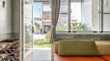 Vista frontal de la propiedad