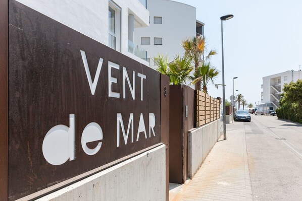 Property grounds - Second line beach apartment, two bedrooms with terrace and communal rooftop jacuzzi (Roses)