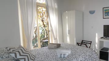 Bureau, lits bébé (gratuits), Wi-Fi gratuit, draps fournis