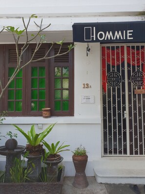 Property entrance - Hommie 1934 (George Town)