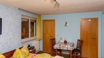 1 bedroom, WiFi, bed sheets, alarm clocks