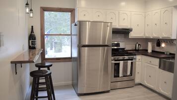 Réfrigérateur, four, plaque de cuisson, lave-vaisselle