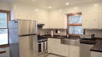 Refrigerador, horno, parrilla de estufa y lavavajillas