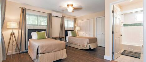 4 chambres, fer et planche à repasser, lit de bébé portatif