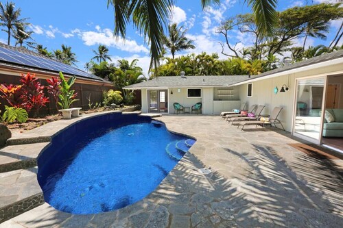 Dieses Haus hat alles - Lage, Pool, Saniert, wenige Schritte vom Kailua Strand