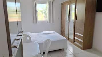 Doppia Basic | Una scrivania, Wi-Fi gratuito, lenzuola