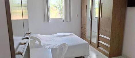 Basic Double Room | Desk, free WiFi, bed sheets