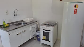 Basic-Doppelzimmer | Eigene Küche | Kühlschrank, Ofen, Herdplatte, Kochgeschirr/Geschirr/Besteck