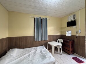 1 bedroom, bed sheets