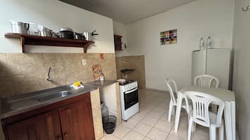 Chambre Triple | Cuisine privée