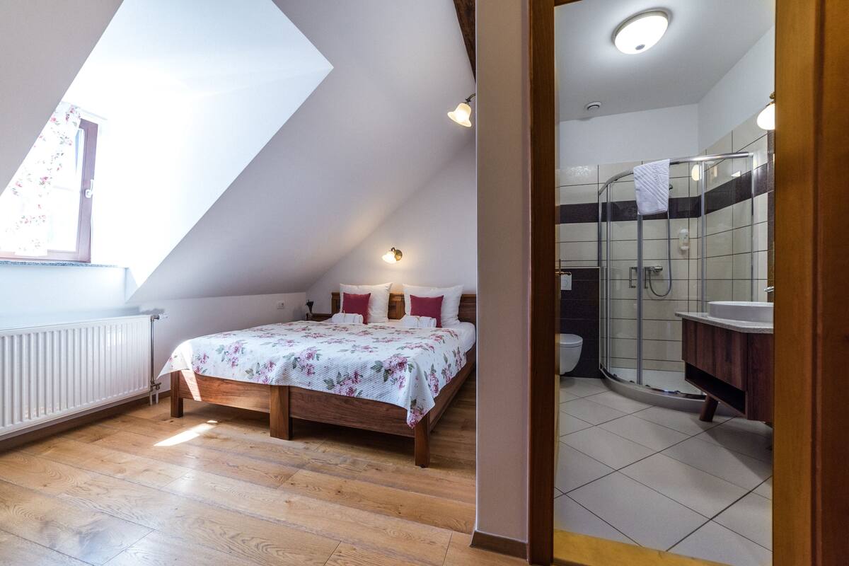 Habitación doble estándar, 1 cama Queen size, para no fumadores, vista al patio | 1 habitación y ropa de cama de alta calidad