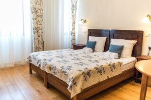 Deluxe Double Room, 1 Queen Bed, Non Smoking, Courtyard View | 1 bedroom, premium bedding, in-room safe, individually furnished - Guesthouse Bistra (Vrhnika)