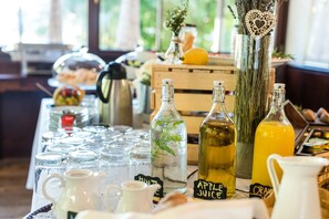 Breakfast buffet - Guesthouse Bistra (Vrhnika)