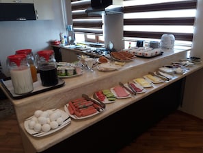 Free daily buffet breakfast
