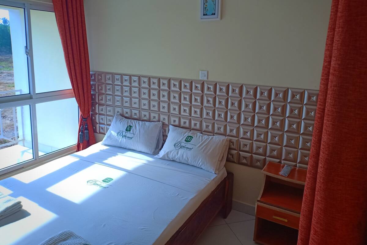 Premium bedding, WiFi (free), bed sheets
