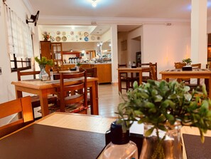 Free daily buffet breakfast  - Hotel São Marcos (Orlandia)