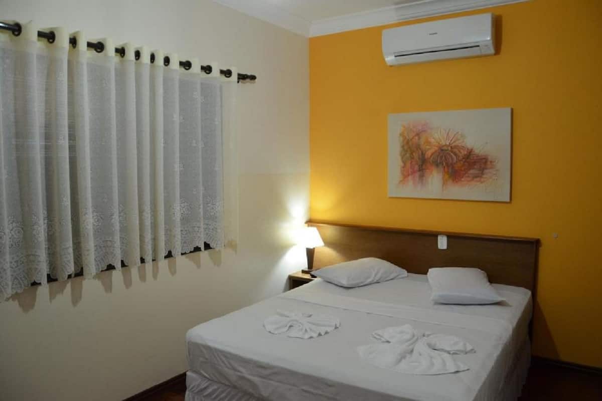 Hypo-allergenic bedding, minibar, desk, laptop workspace