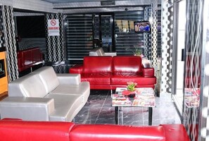 Lobby sitting area - Murat Otel (Ankara)