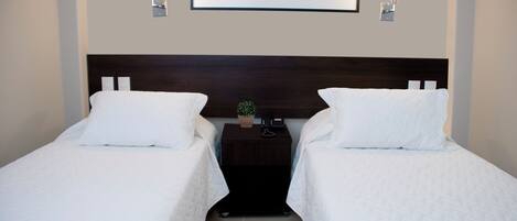 Colchones con pillow-top, minibar y caja de seguridad en la habitación