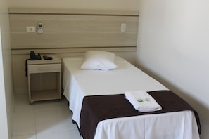 Standard Single Room, 1 Single Bed | Minibar, desk, iron/ironing board, free WiFi - Hotel Galead (Santa Barbara d'Oeste)