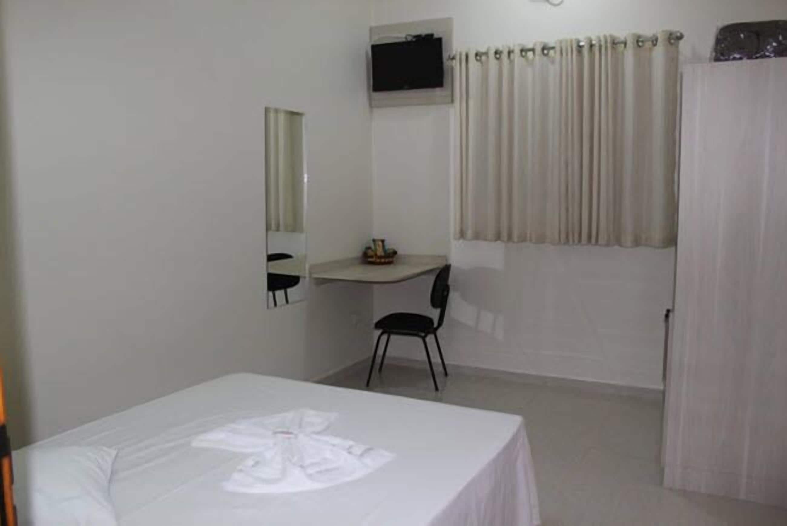 1 bedroom, minibar, desk, iron/ironing board