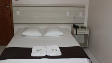 Minibar, skrivebord, strygejern/strygebræt, gratis Wi-Fi