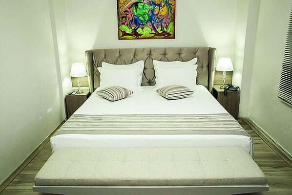 Coffres-forts dans les chambres, bureau, rideaux occultants