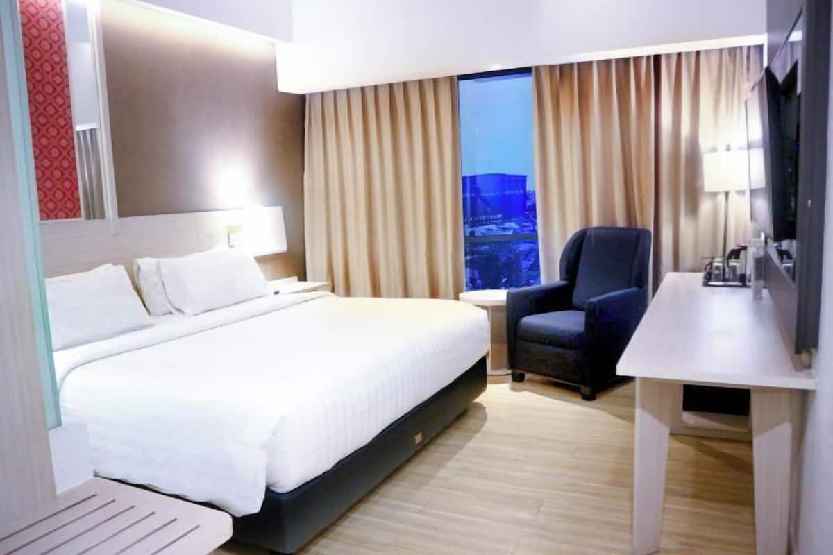 1 chambre, minibar, coffres-forts dans les chambres, bureau
