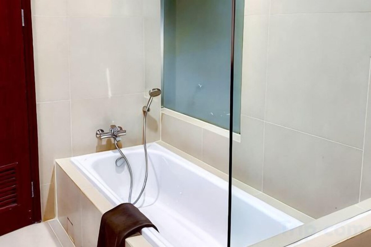 Free toiletries, hair dryer, towels