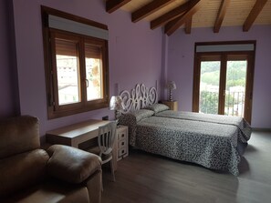Quadruple Room, Jetted Tub