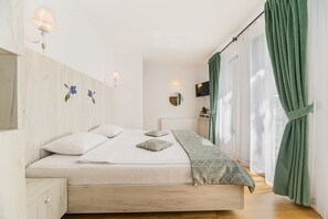Basic Double or Twin Room, Non Smoking | Free WiFi, bed sheets - Pensiunea Hilltop (Predeal)