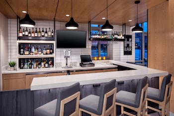 Bar (on property) at Hyatt House Charleston / Mount Pleasant