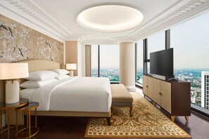 Suite Presidenziale, 1 letto matrimoniale (View) | Minibar, una cassaforte in camera, una scrivania, tende oscuranti