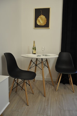 Premium-Apartment | Bügeleisen/Bügelbrett, kostenloses WLAN, Bettwäsche