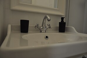 Bathroom - Stylish&Comfortable Apartment (Warsaw)