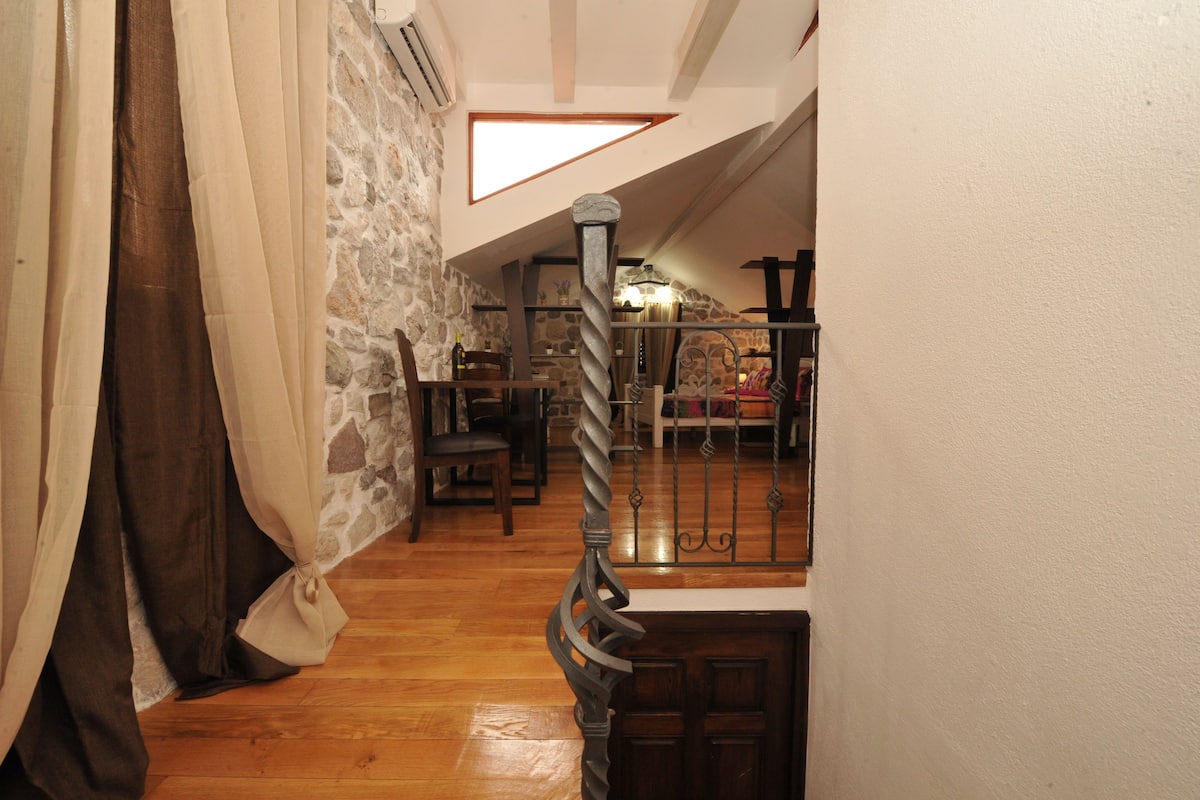 Panoramic Studio | Blackout drapes, WiFi (free), bed sheets