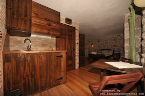 Lägenhet Design - 1 kingsize-säng - balkong - viss havsutsikt | Eget pentry | Kylskåp, spishäll och grytor/köksredskap