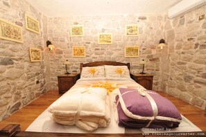 Lägenhet Design - 1 kingsize-säng - balkong - viss havsutsikt | Mörkläggningsgardiner, gratis wi-fi och sängkläder