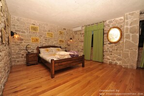 Design Apartment, 1 King Bed, Balcony, Partial Sea View