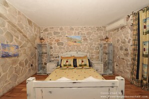 Deluxe Apartment, 1 King Bed, Mountain View | Blackout drapes, free WiFi, bed sheets - Una Apartments II - Adults only (Kotor)